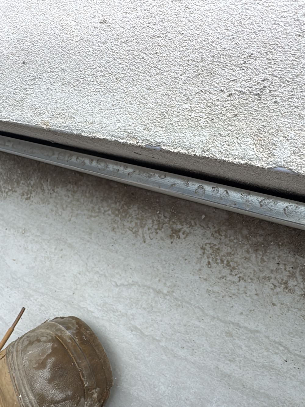 Balcony tiles laid on dabs instead of a full bed