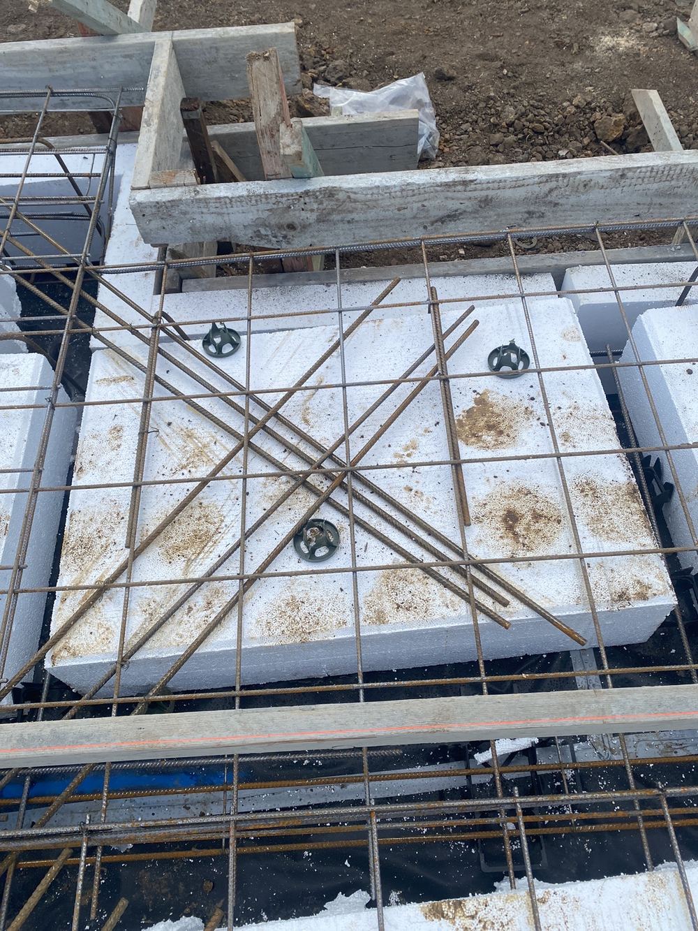 Insufficient cover at an edge beam, a fix that takes minutes before the pour, Gables